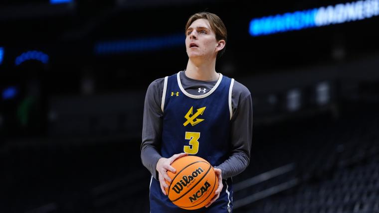 Celtics sign guard who once led D-I in steals per game with 3.1