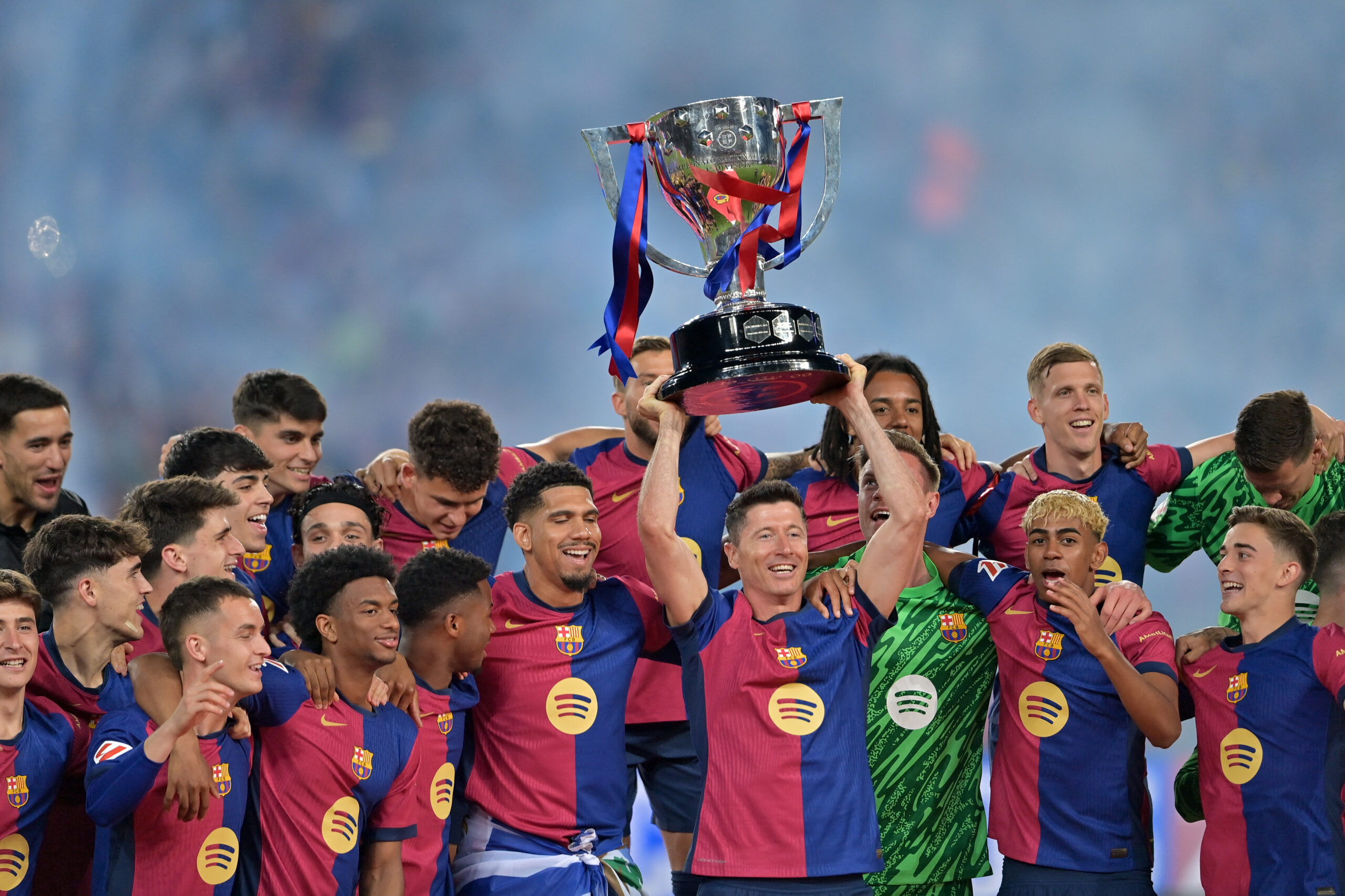 🗞️ One headline stands out on the front pages: LALIGA is back