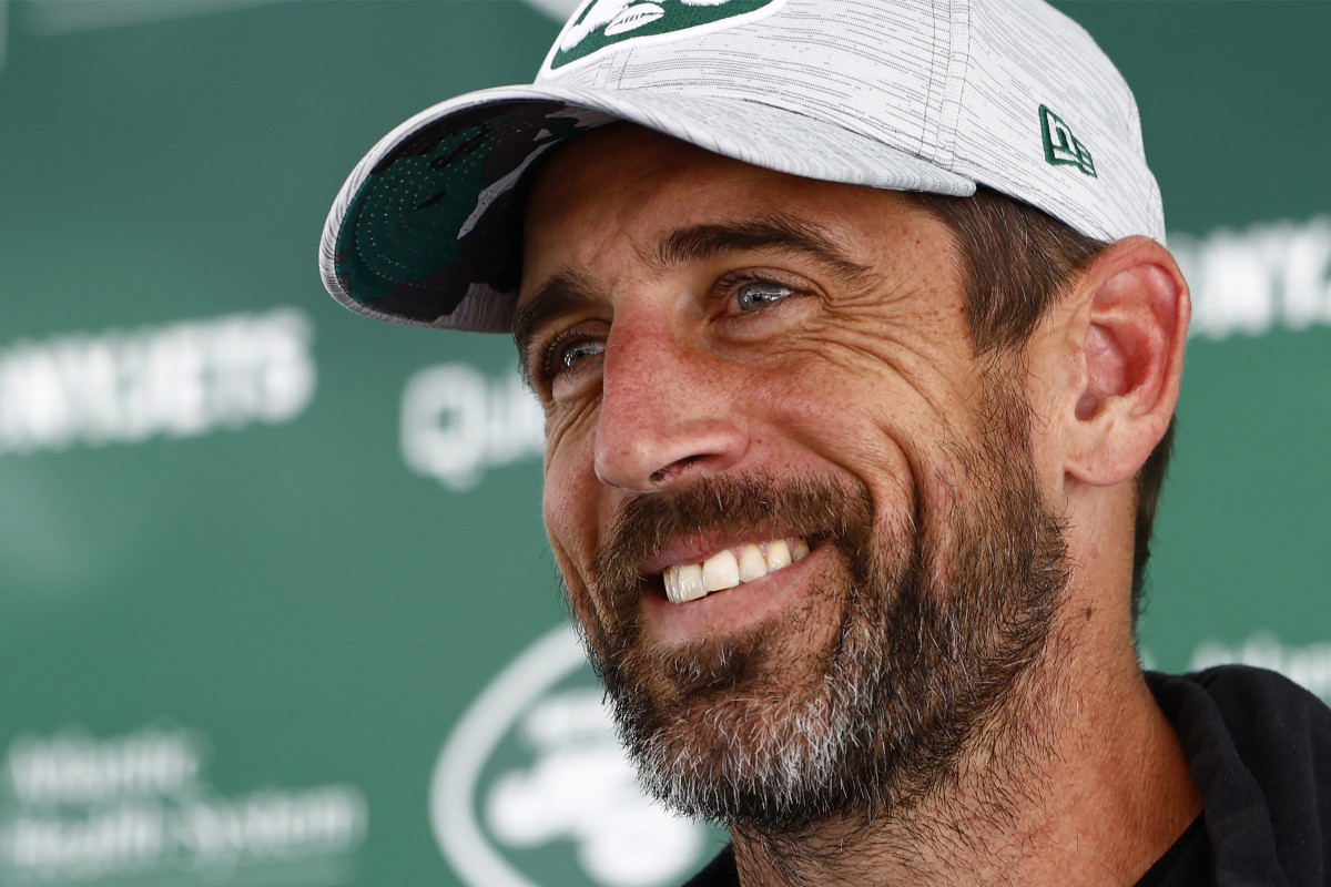 Major Aaron Rodgers Announcement Turns Heads After Steelers Signing
