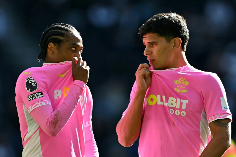 Top-five race heats up as Saints try to avoid unwanted history