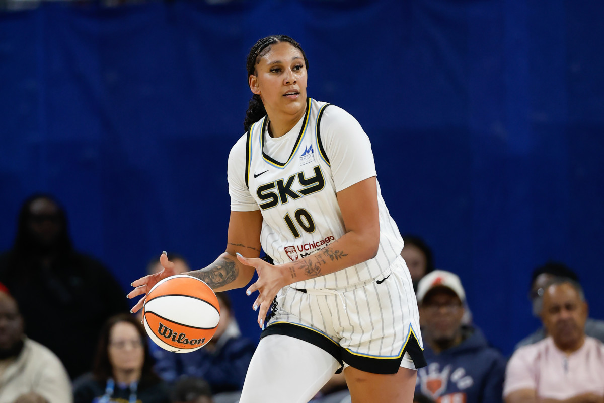 Kamilla Cardoso Leaves Chicago Sky in Disbelief