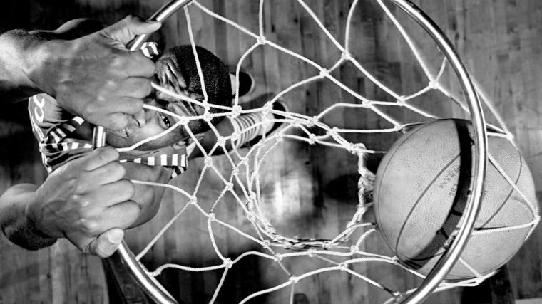 Legendary head basketball coach retires after three decades