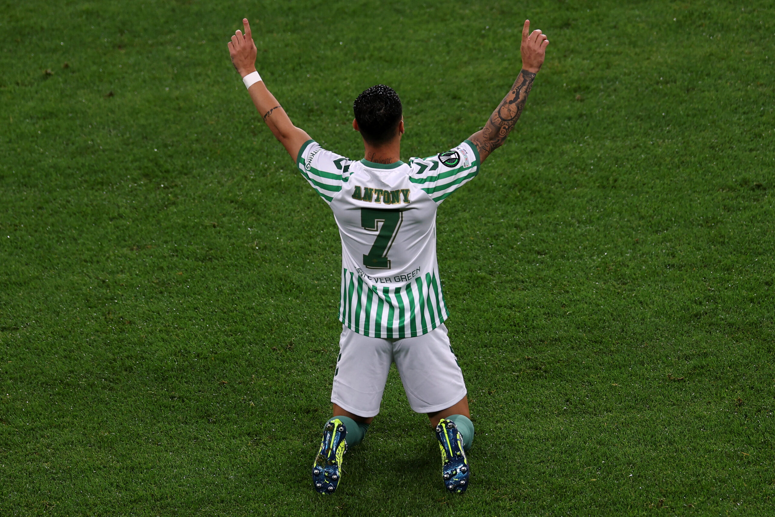 🗞️Today's front pages: Transfer window deadline dominates the headlines