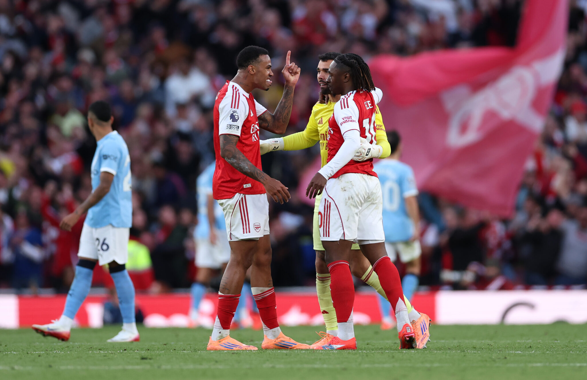Premier League Awards: Arsenal leave it late, Stach stunner