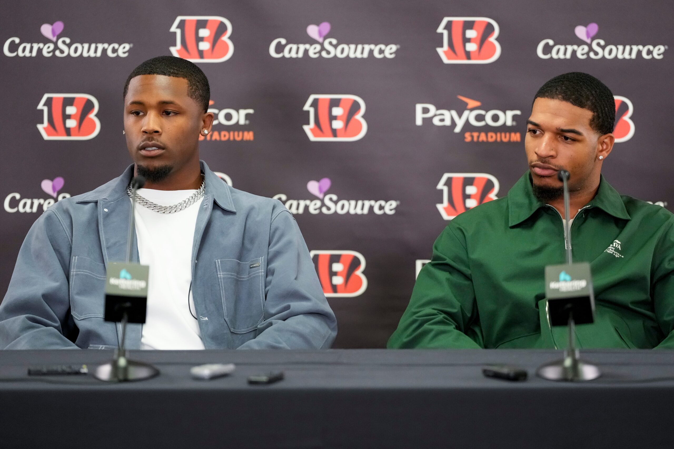 Watch: Joe Burrow congratulates Tee Higgins, Ja'Marr Chase with Bengals' locker-room hugs