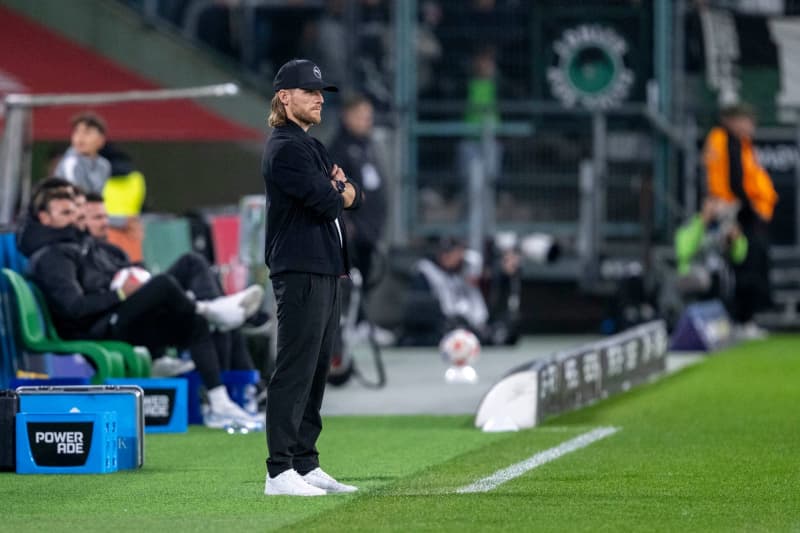 Gladbach coach Polanski gets at least one more match