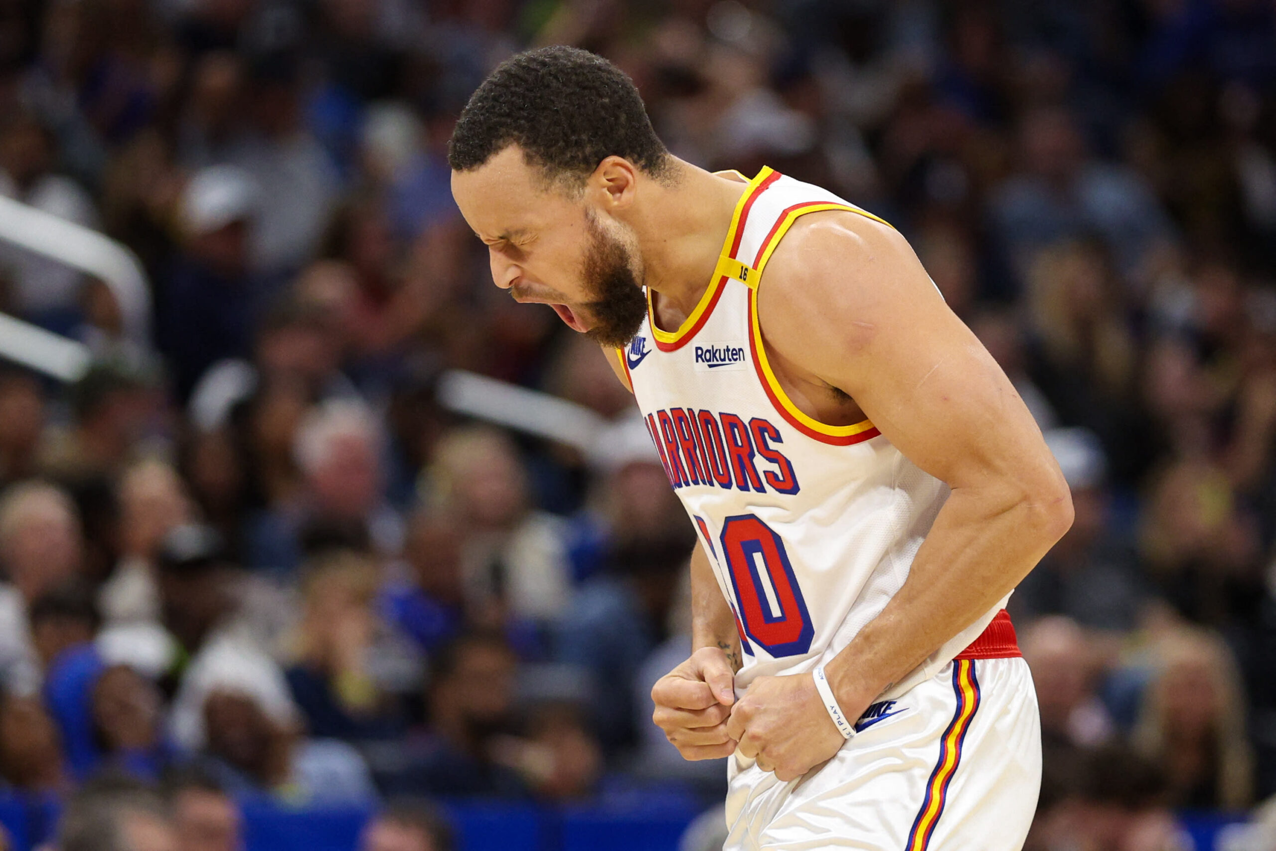 Curry cooks up season-high 56 points, including half-court buzzer-beater