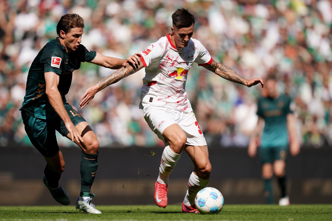 Manchester United make first offer for Sesko