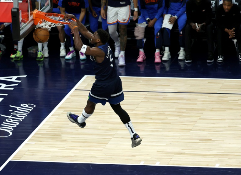 Timberwolves silence Thunder to tighten NBA playoff series