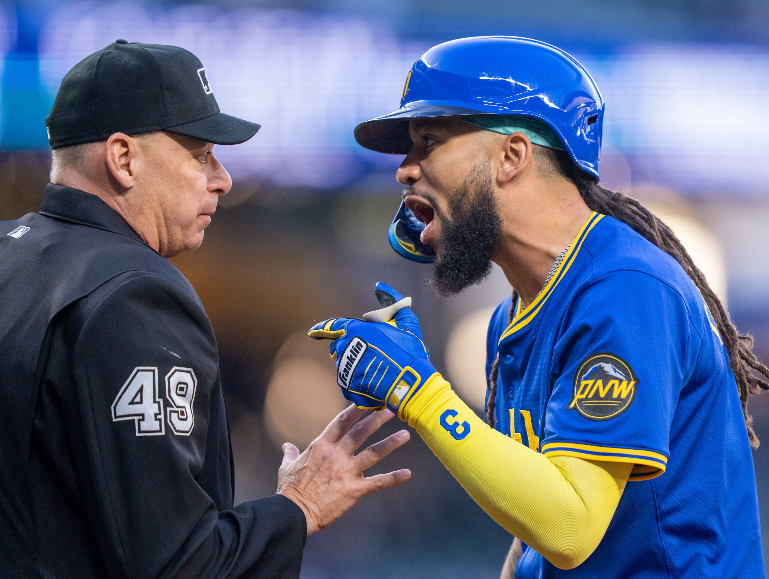 Mariners SS J.P. Crawford goes ballistic after ejection over wrong third-strike call