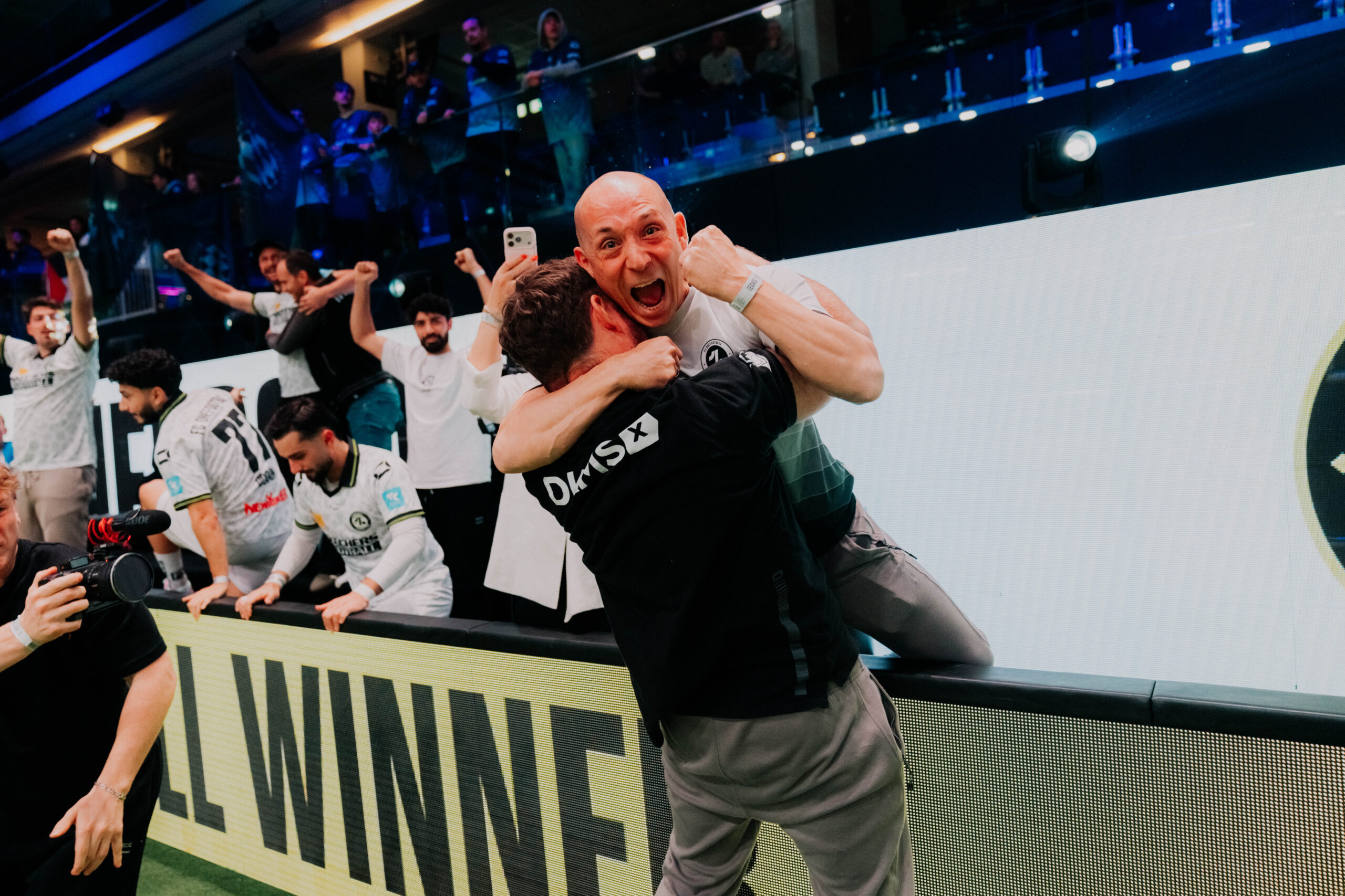 🔥 Pure drama: FC OneFootball knock the Bavarian Clique out of the top 8