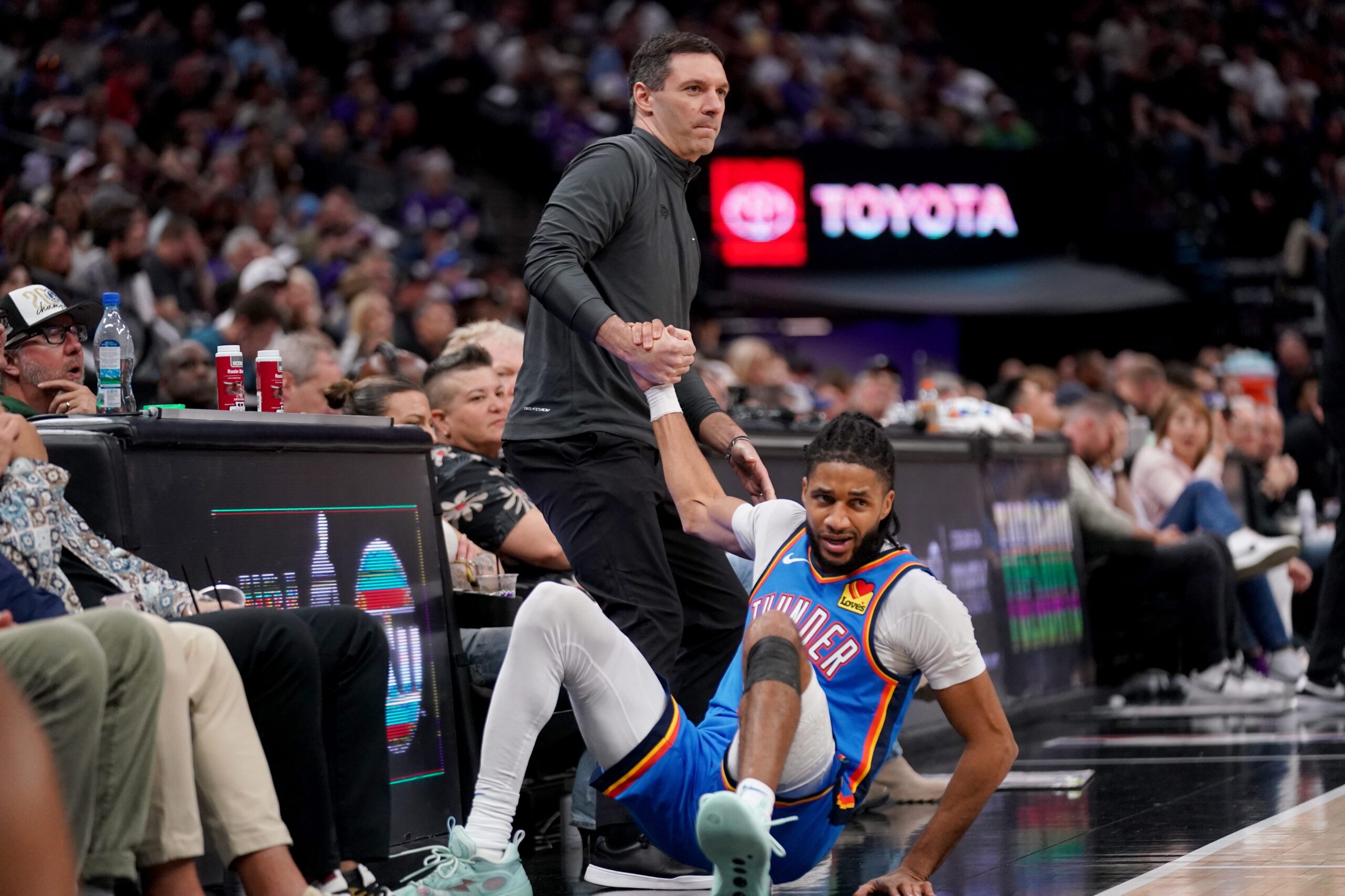 Photos: Best images from Thunder's 121-105 win over Kings